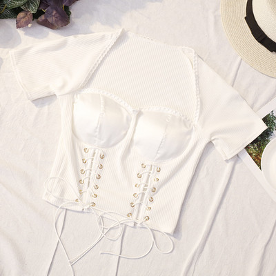 Μπλούζα με κοντό μανίκι της τρέχουσας κυρίας και γραβάτες σε λευκό και μαύρο