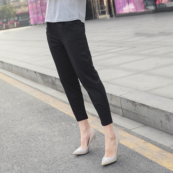 Modern női nadrág két színben, zsebekkel