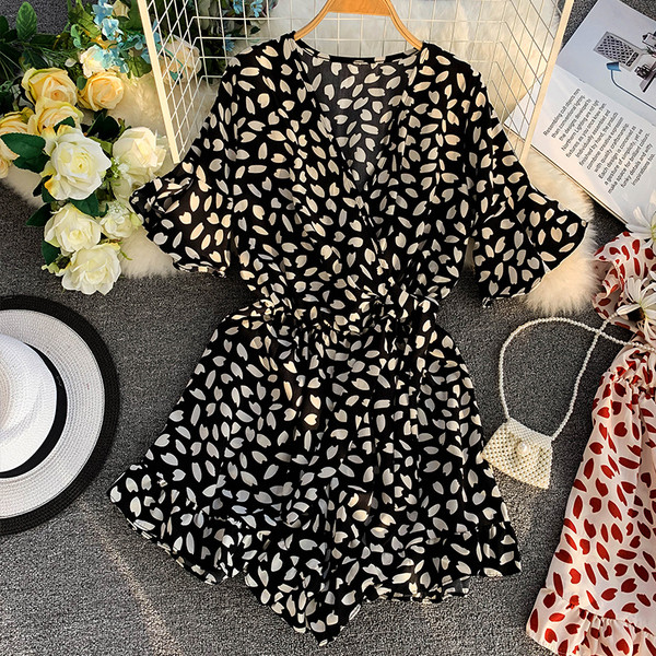 Salopeta de dama actuala cu motiv floral in trei culori