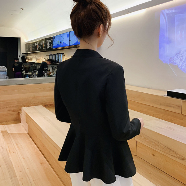 Modern női kabát szabású modell három színben