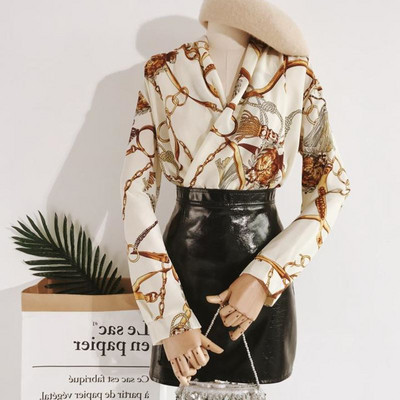 Aktuális női ing V-nyakkal, különböző színekben