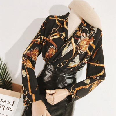 Aktuális női ing V-nyakkal, különböző színekben