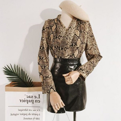 Aktuális női ing V-nyakkal, különböző színekben