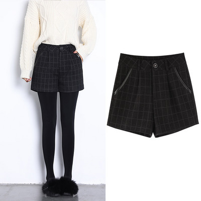 Kockás női rövidnadrág fekete zsebekkel