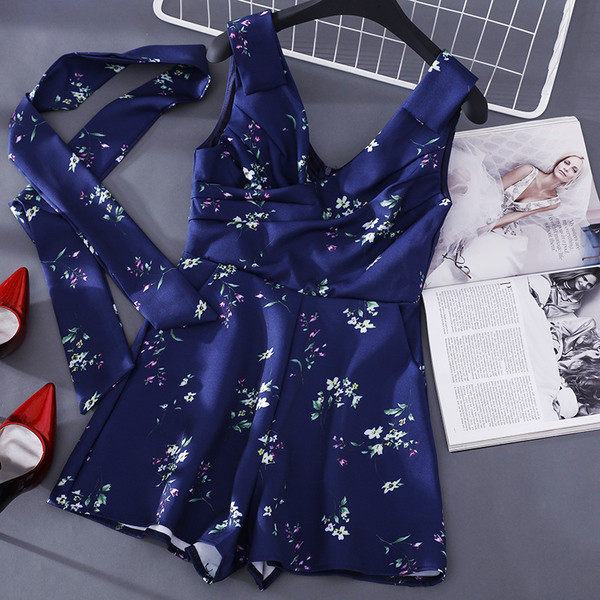 Salopetă elegantă de damă cu decolteu în V și motive florale în mai multe culori