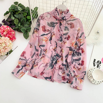Aktuális női ing fehér és rózsaszín virágos motívumokkal