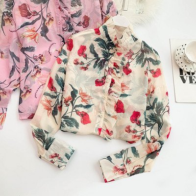 Aktuális női ing fehér és rózsaszín virágos motívumokkal