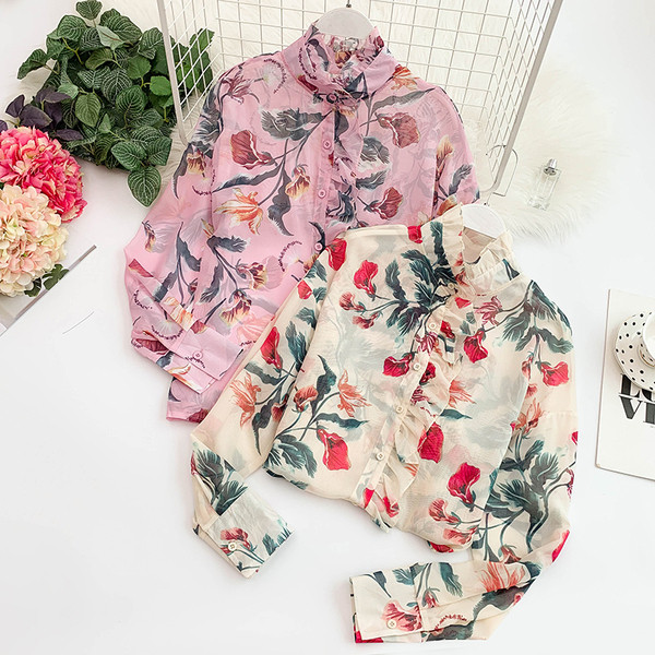 Aktuális női ing fehér és rózsaszín virágos motívumokkal