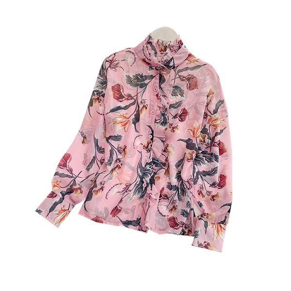 Aktuális női ing fehér és rózsaszín virágos motívumokkal