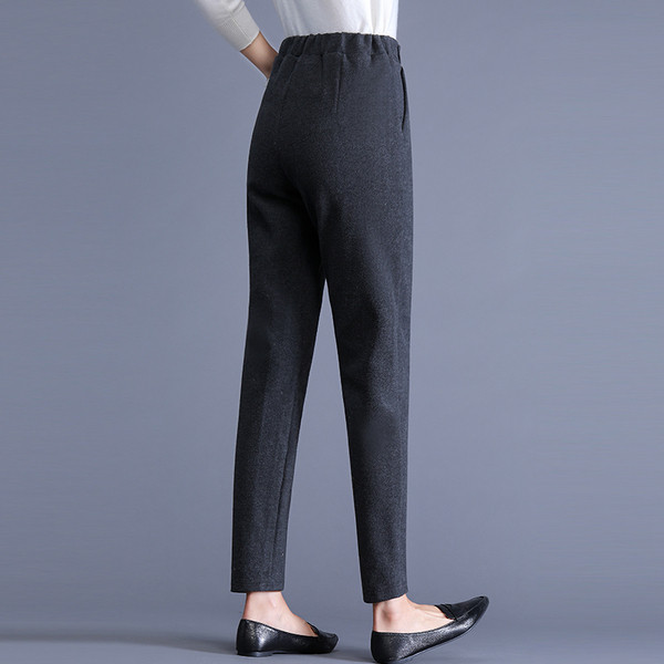 Modern női nadrág csattal, két színben