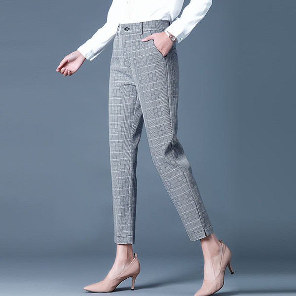 Pantaloni de damă în carouri la modă în gri