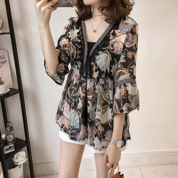 Κομψή γυναικεία μπλούζα με μανίκια 3/4 και φυτικά μοτίβα σε διάφορα χρώματα