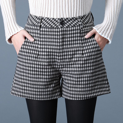 Elegáns női kockás rövidnadrág két színben