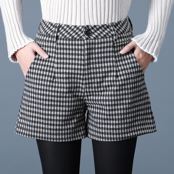 Elegáns női kockás rövidnadrág két színben