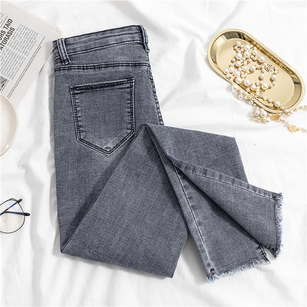 Blugi de dama eleganti in mai multe modele