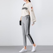 Μοντέρνα παντελόνια κυρίες με υψηλή μέση και μαύρη μπορντούρα