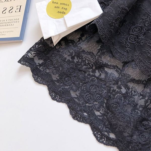 Női csipke felső, széles pántokkal, többféle színben