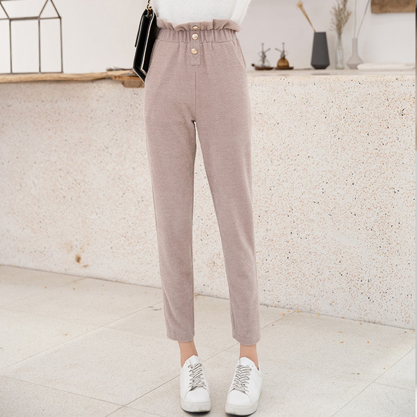 Μοντέρνα γυναικεία παντελόνια σε δύο ψηλά χρώματα μέσης και κουμπιά