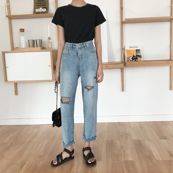 Stílusos női szakadt farmer, magas derékkal