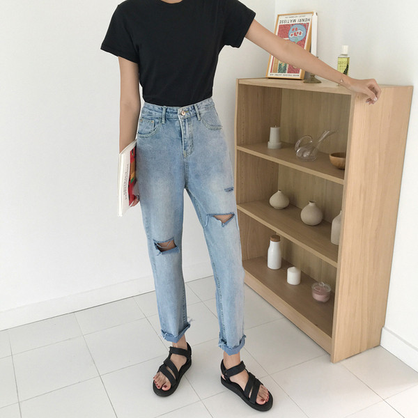 Stílusos női szakadt farmer, magas derékkal