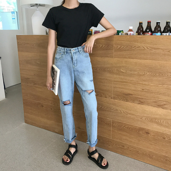 Stílusos női szakadt farmer, magas derékkal