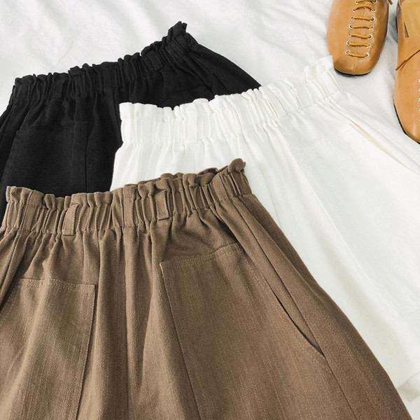 Női rövidnadrág zsebekkel, három színben