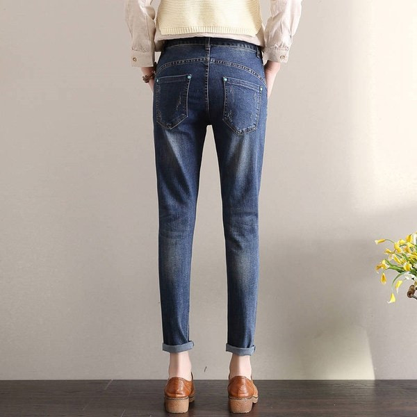 Alkalmi női farmer világoskék és sötétkék hímzéssel