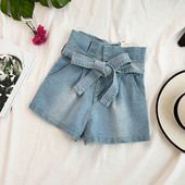 Női rövidnadrág magas derékkal és övvel