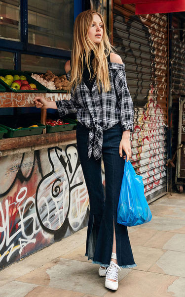 Cămașă casual de damă cu umerii deschiși în alb-negru