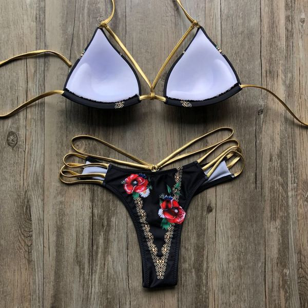 Modern kétrészes fürdőruha fekete színben virágmintával és arany nyakkendőkkel