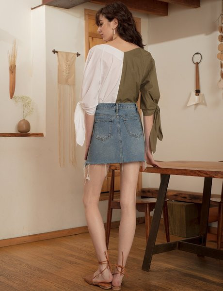 Korszerű női ing V-nyakú és ujjakkal