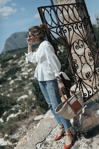 Cămașă elegantă de damă cu decolteu în V de culoare albă