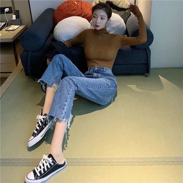 Blugi de dama eleganti cu motiv rupt si talie inalta