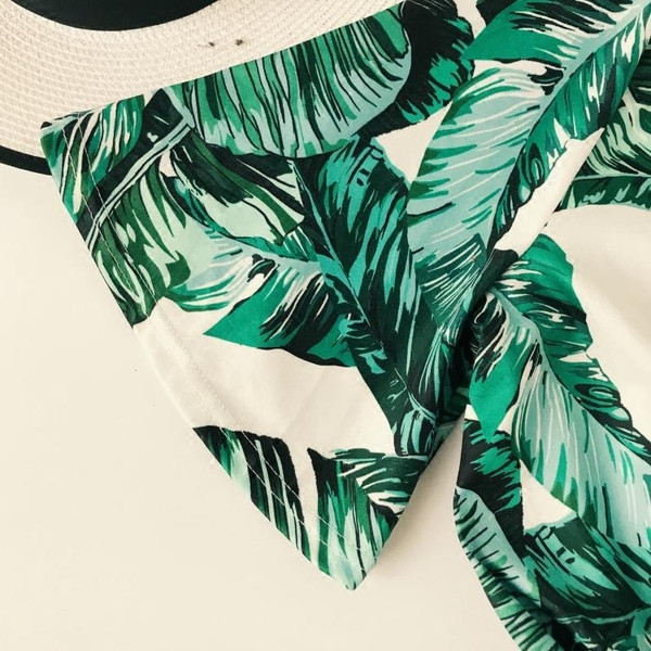 Salopetă de damă modernă cu decolteu în V