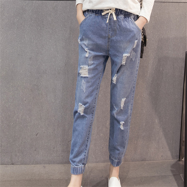Casual γυναικεία τζιν με ένα ραγισμένο μοτίβο