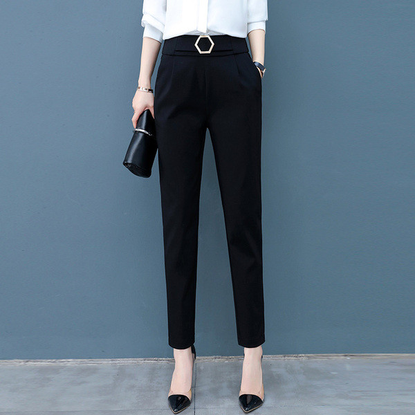 Forma női nadrág fekete színben, csattal