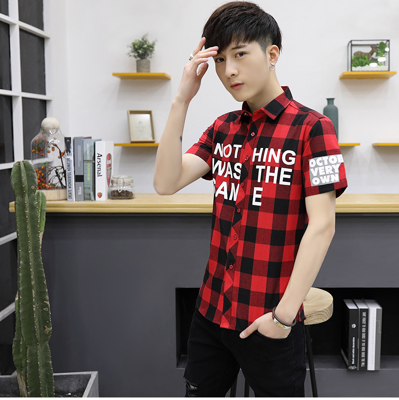 Cămașă modernă pentru bărbați cu mâneci scurte și inscripții în două culori