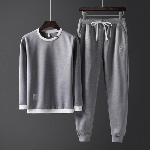 Мъжки спортен екип включващ блуза и долнище в бял, черен и сив цвят