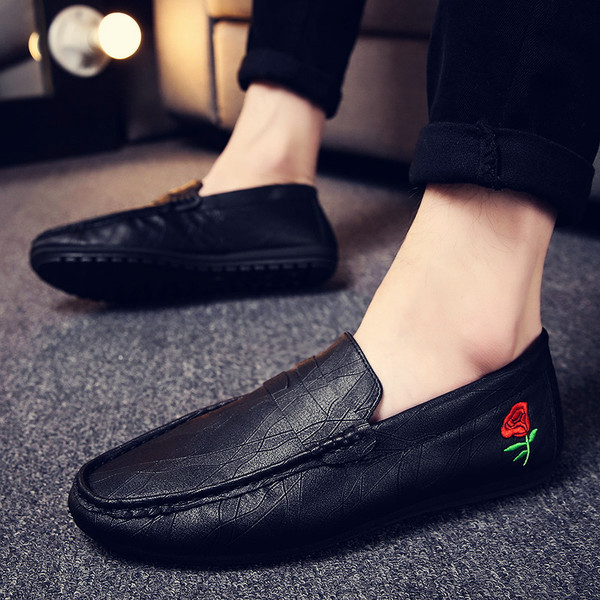 Ανδρικές φούστες και κεντήματα σε διάφορα χρώματα