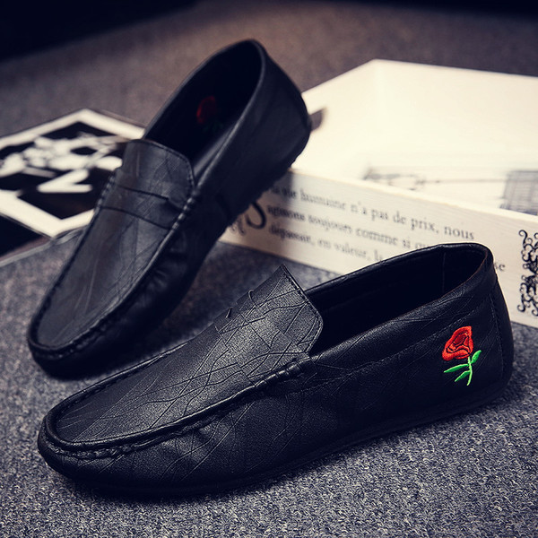 Ανδρικές φούστες και κεντήματα σε διάφορα χρώματα