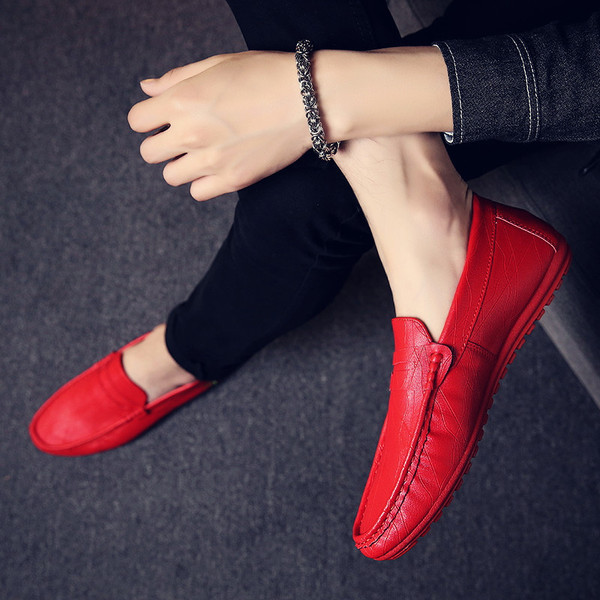 Ανδρικές φούστες και κεντήματα σε διάφορα χρώματα