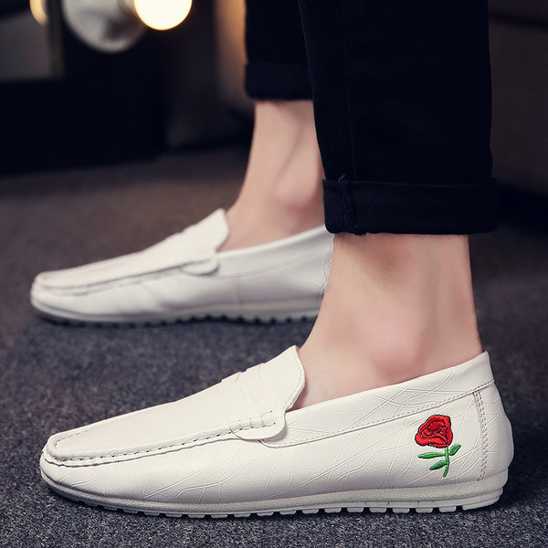 Ανδρικές φούστες και κεντήματα σε διάφορα χρώματα