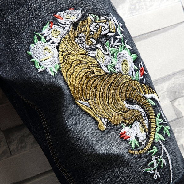 Blugi moderni pentru barbati scurti cu broderie