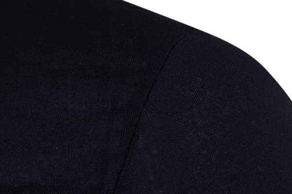 Κομψή ανδρική μπλούζα με στοιχεία σε μαύρο χρώμα