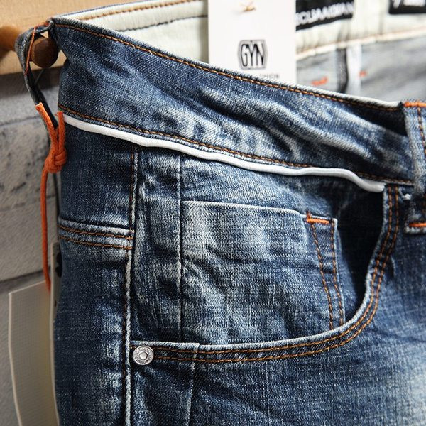 Pantaloni scurți la modă pentru bărbați în albastru