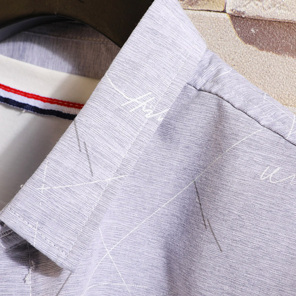 Cămașă modernă pentru bărbați cu mâneci scurte, de culoare gri și alb