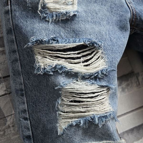 Blugi scurti moderni pentru bărbați cu motive rupte