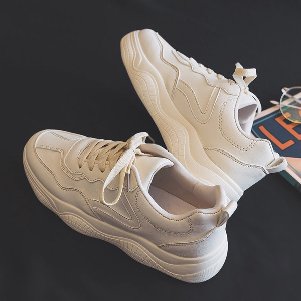 Alkalmi férfi tornacipő fehér színben, magas talppal