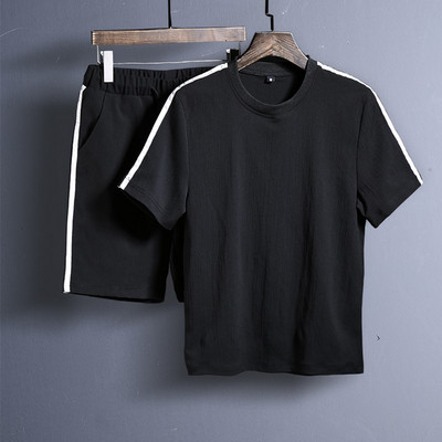 Мъжки комплект от две части включващ тениска и къси панталони в няколко модела