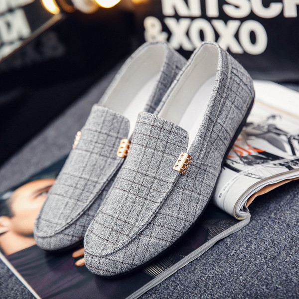 ÚJ férfi kockás mokaszinok két színben